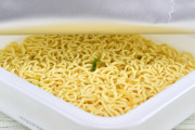 カップ焼きそばのお湯流す時にベコンて言わない裏技ｗｗｗｗｗｗｗ