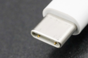 EU 「iPhoneにUSB Type-cつけろよ」 APPLE「純正のみ認識するUSBでいい？｣ EU「そんなｺﾞﾐ売らせねえよ｣
