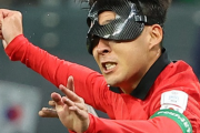 ◆悲報◆韓国代表ソン・フンミンさんのフェイスガード、全く顔にフィットしない?