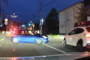 【石川】防げた事故。店舗からの右折車と逆走車がごっつんこしてしまう事故の映像。