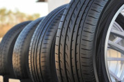 ワイの車のタイヤ、クソ高いくせにクソ短寿命?