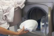コインランドリーの洗濯物を勝手に取り出すのはマナー違反？SNS上で議論勃発