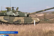 ロシア、動員兵を最新型のT-90M戦車に乗せ、クリミアで訓練…学徒兵ゲルググか？