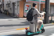 大きな荷物を持ってLUUPに乗るヤツが早稲田通りで目撃されるｗｗｗ