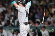 阪神・佐藤輝が特大一発で４０号到達！確信歩きの一撃　リーグ最終戦で球団３人目の「４０本塁打、１００打点」も達成、スタンドはどよめきおさまらず　甲子園大歓声