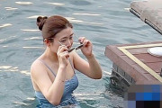 【悲報】福原愛さん、イケメンと息子とシンガポールの超高級ホテルのプールにいるところを発見される