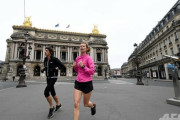 仏パリ、昼間のジョギング禁止 外出制限強化で