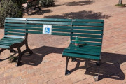 【朗報】海外でめちゃくちゃ障害者に優しいベンチ見つかる