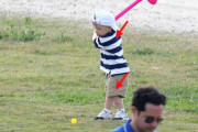 ゴルフのPGAツアー、ヒューストン・オープンのカメラに映った幼児のスイングが理想的だと話題に。