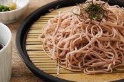 蕎麦屋定員「ざるそば(1800円)お待たせしましたー」ワイ「あ、すみませんほぐし水…」定員「ぷっｗ」