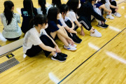 先輩メンバーのレッスンを真剣に見学してる17期研究生が可愛い (๑˃̵ᴗ˂̵)