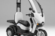 ホンダ、屋根付き電動三輪スクーター 「GYRO CANOPY e:」を発売