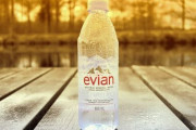 コンビニで売ってる「evian」とかいう誰が買ってるかわからん水