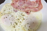 挽き胡椒のベーコンエッグ美味しく焼けたから見てよ！?（※画像あり）