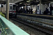 【画像】 東武東上線・鶴瀬駅で人身事故 「バッグ置き去り」 緊急車両集結で騒然