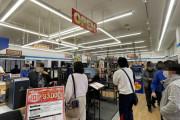 【画像】広島人「はぇ～…これがゲーミングPCか！」ドスパラ開店で広島人大行列ｗｗｗｗ