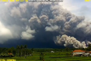 【悲報】インドネシアの火山、大規模噴火