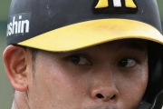 野口選手の快打！BP・村上投手から柵越えの当たり！