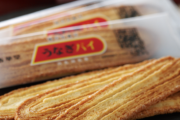 土産で人気のお菓子・うなぎパイも4月から値上げへ、12本入り962円→1058円に