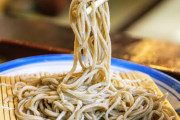 そば屋「まずは何もつけずにそのままお召し上がり下さい」