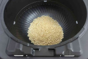 「『真実』に気づいて膝から崩れ落ちた」　初めての炊飯で格闘した一枚に6.6万“いいね”の反響と爆笑の声