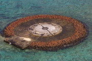 世界「沖ノ鳥島は“岩”」日本「どう見ても“島”！」日本人「（岩だよなぁ）」