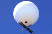 米国の上空を飛んでいた中国の偵察気球、めちゃくちゃデカかった…気球下部にはバス3台分の長さの監視機器
