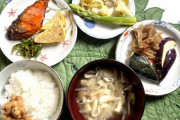 外国人「伝統的な日本の朝食を頑張って自分で作ってみたぞ！」