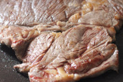 安いステーキ肉を柔らかく食べる方法教えてくれ