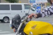 【動画】 教習所のバイクを盗んで逃げている？２人組の姿が激撮され衝撃走る