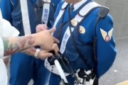 警察ワロタ。警視庁vsモペッド男の職質動画が話題に。