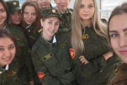 【画像8枚】ロシア女性兵士vsウクライナ女性兵士