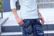 【画像】イケメンの夏コーデって白Tシャツとジーンズだけでキマるからいいよな