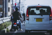渋滞中のバイクのすり抜けについてどっち派？