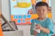 ミルクティ店のカップシーラーで男の子が4本の指を飛ばしてしまう事故。
