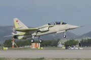 トルコ、T-7AやFA-50と競合する練習機/軽攻撃機「Hürjet」が初飛行