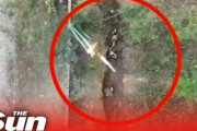 【動画】ドローン戦術、あまりにも強すぎる　ウクライナ軍、茂みに隠れて逃げる無防備のロシア兵に爆弾投下