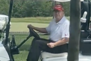 【動画】トランプ前大統領「昨日は暗殺されそうになったけどかすり傷だし今日はゴルフ行くわ」