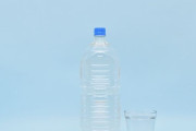 水は1日2リットル飲めって