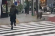 【動画】六本木路上で20代女性の顔面パンチした動画のフランス人の男が逮捕される