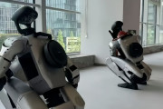 中国の人型ロボットの充電風景、かわいいと話題に