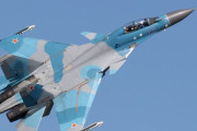 ロシアのSu-30戦闘機が飛行演習中に大破し森林地帯に墜落、パイロットは緊急脱出に成功！