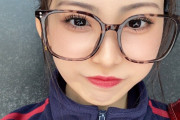 櫻井梨央と江端妃咲のメガネがお揃い
