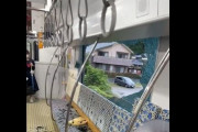 JR香椎線、走行中に窓ガラスが粉々に割れて緊急停止！動画が怖すぎる・・・「投石か？」