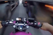ブラジル人がヤマハXJ6を手にしたら。Twitterで話題のすり抜け動画がこちら。