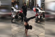 7歳の少年と警察官のキレッキレなダンスバトルが勃発！SNSで大反響（アメリカ）