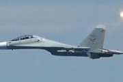 中国軍J-16戦闘機が豪軍P-8A哨戒機にまたフレア使用…南シナ海をパトロール中に危険行為！