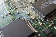 中国、米国製半導体の一部で報復関税をひそかに撤回　米国製半導体が無いと困るため