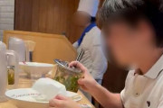ニラの容器からタレを直飲み…ラーメン店“神座”で中年男性が迷惑行為　店員は何も言えず動画拡散　店は「厳正に対処していく」