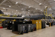 米空軍戦略爆撃機「B-1B ランサー」の大規模修理施設、戦闘可能な機体維持に貢献！